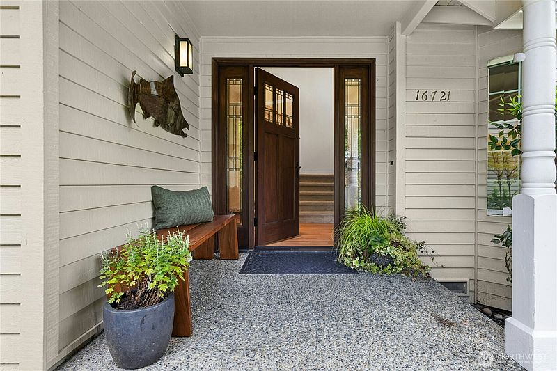 3rd image of 16721 SE 35th Street