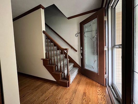 3rd image of 922 Deepwood Dr