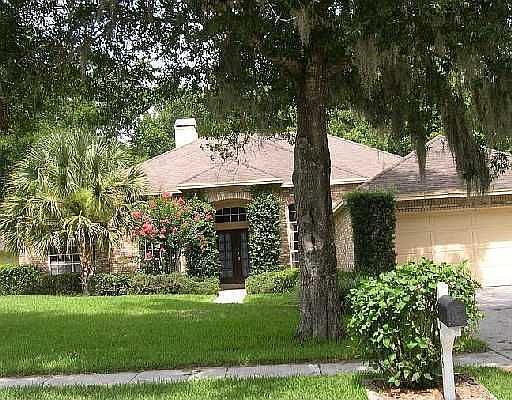 1st image of 1105 Twin Oaks Cir