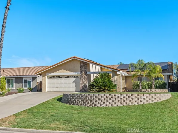 30698 Long Point Dr, Canyon Lake, CA 92587