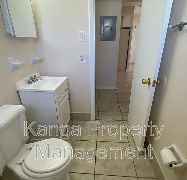1217 S North St #4 — Photo 11