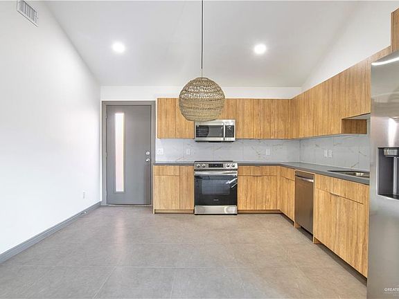 3rd image of 1400 E Hibiscus Ave #C