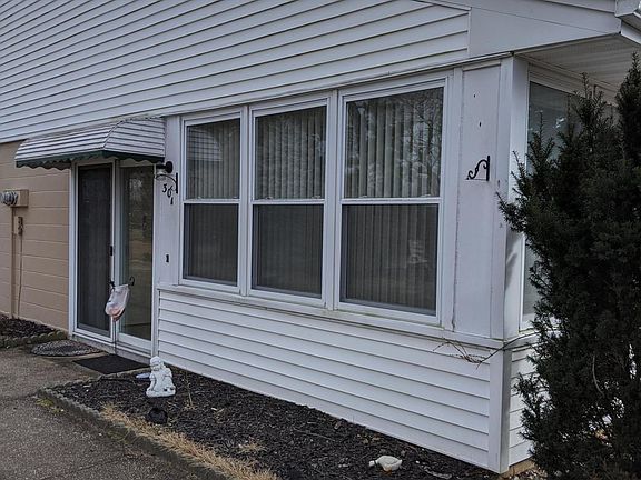 4th image of 30 Brooks Court #A