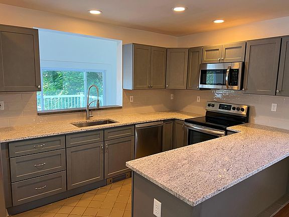 3rd image of 90 Roger Williams Ave Floor 1