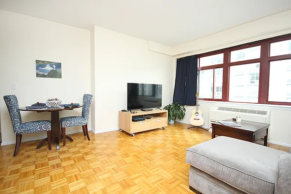 Rented by Modern Spaces | media 7