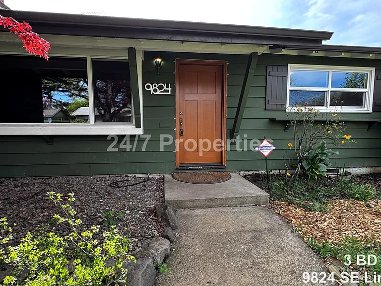 9824 SE Lincoln St — Photo 2
