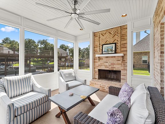 4th image of 254 Saint Andrews Dr E