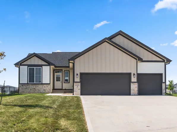 1315 NW Yorktown Dr, Waukee, IA 50263