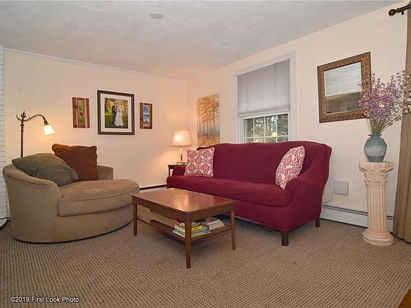 3rd image of 10 Sweetwater Dr