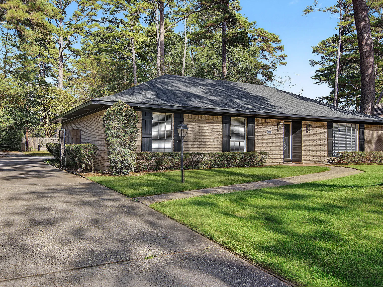 3 bed, 1950 sqft, $1,950 — Photo 1