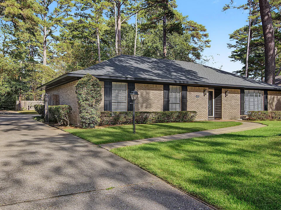 2062 Holly Oak Dr