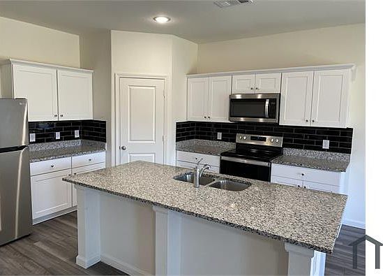 2nd image of 754 Wilshire Dr