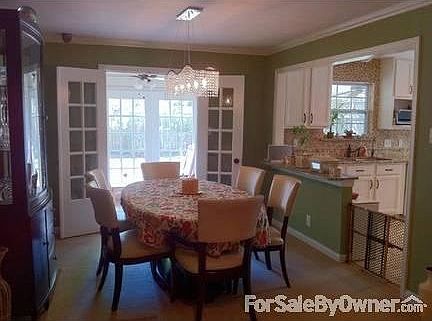 4th image of 5517 Aspen St