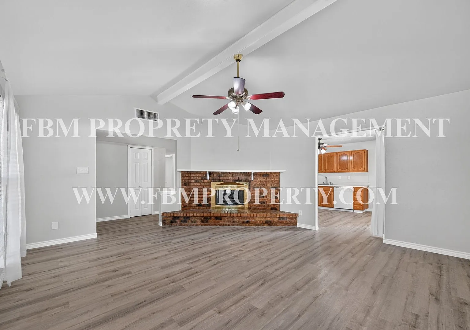 407 Woodhurst Dr - Cozy 3 Bedroom, 2 Bathroom Brick Home in Coppell, TX! — Photo 3