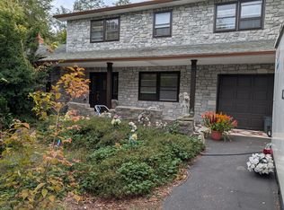 18 Daron Ln, Commack, NY 11725