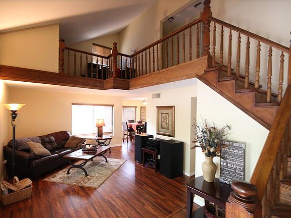 3rd image of 111 Windsong Ct