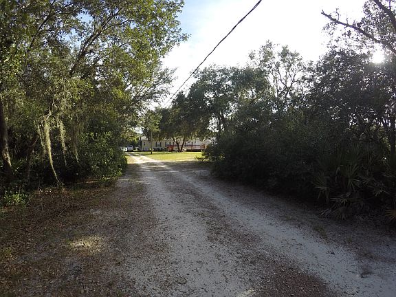 3rd image of 8715 Oak Ridge Dr