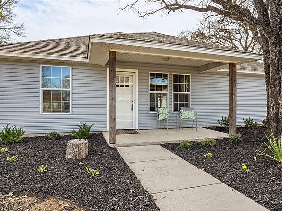 3rd image of 1813 Pioneer Rd