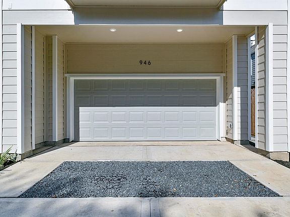 3rd image of 946 Judiway St
