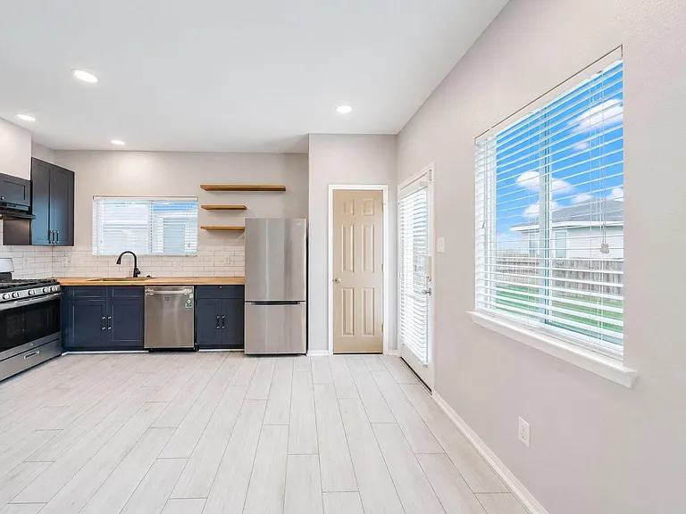 11821 Jelicoe Dr — Photo 3