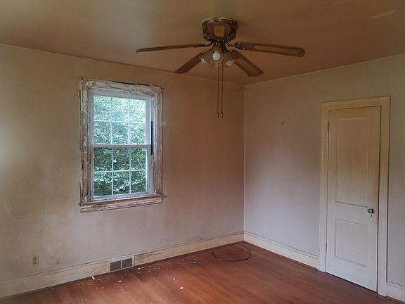 3rd image of 207 Greyson St