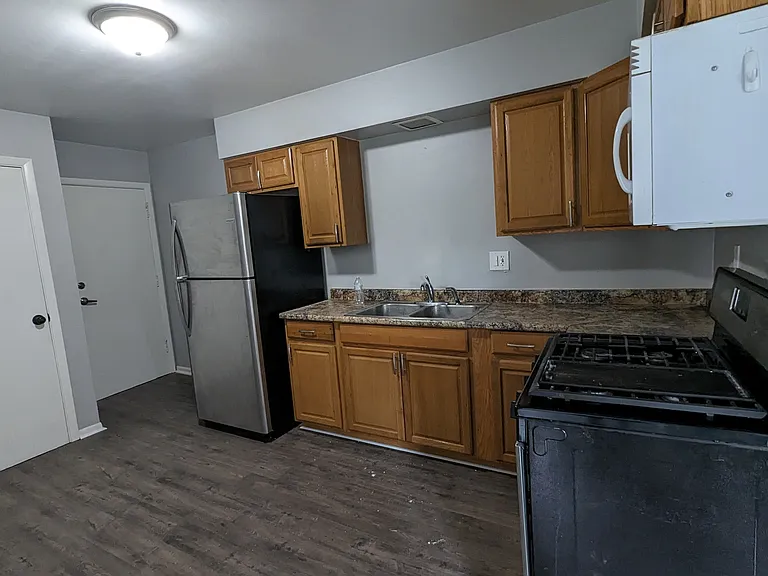 304 Hankes Ave #1 — Photo 9