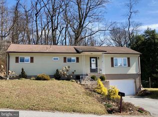 101 Park St, Seven Valleys, PA 17360