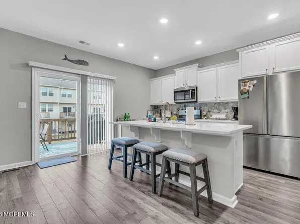 5 Farrah Dr #1703, Manahawkin, NJ 08050