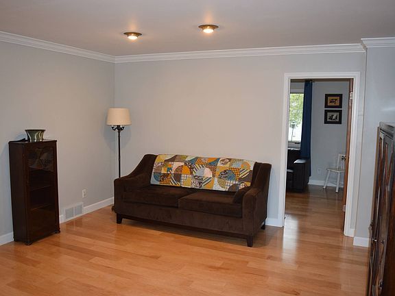 4th image of 706 N 10th St
