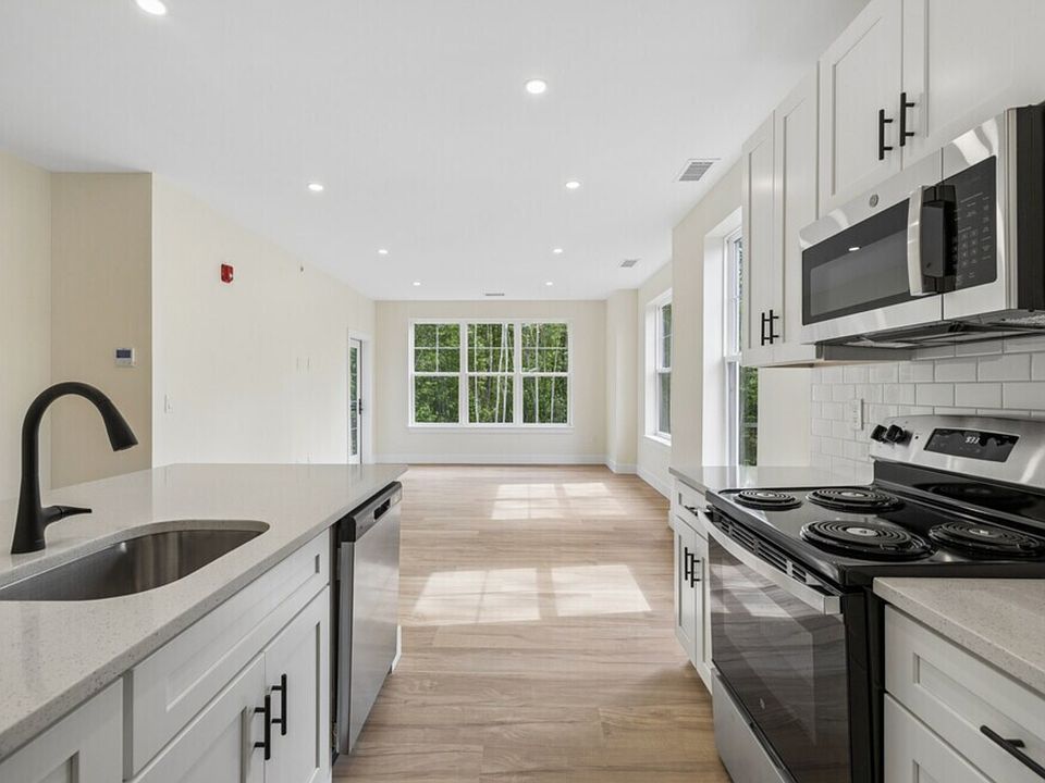 1BR, 1BA - 937SF - Kitchen