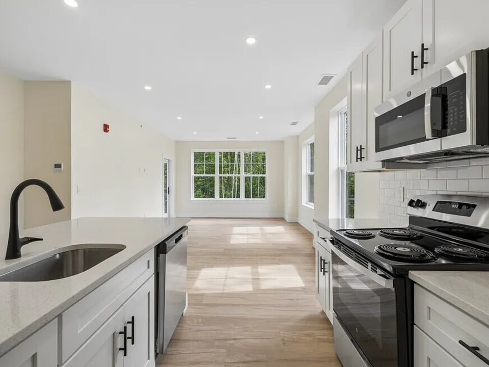 1BR, 1BA - 937SF - Kitchen