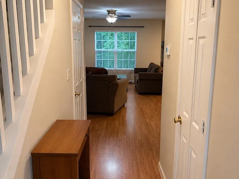 882 Pelican Bay Dr — Photo 2