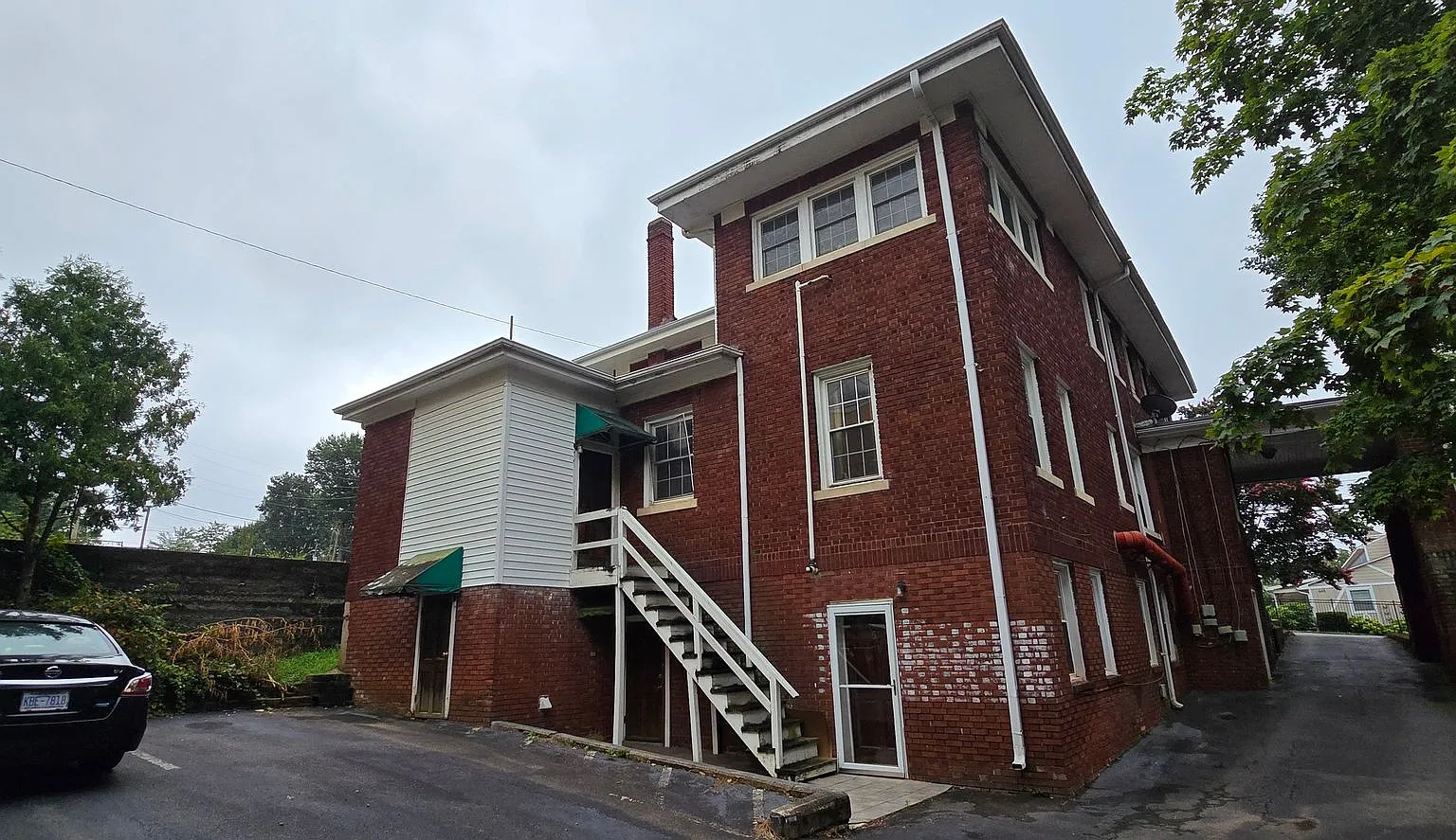 643 Holly Ave. NW — Photo 2