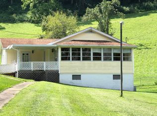 220 Fox Rd, Victor, WV 25938