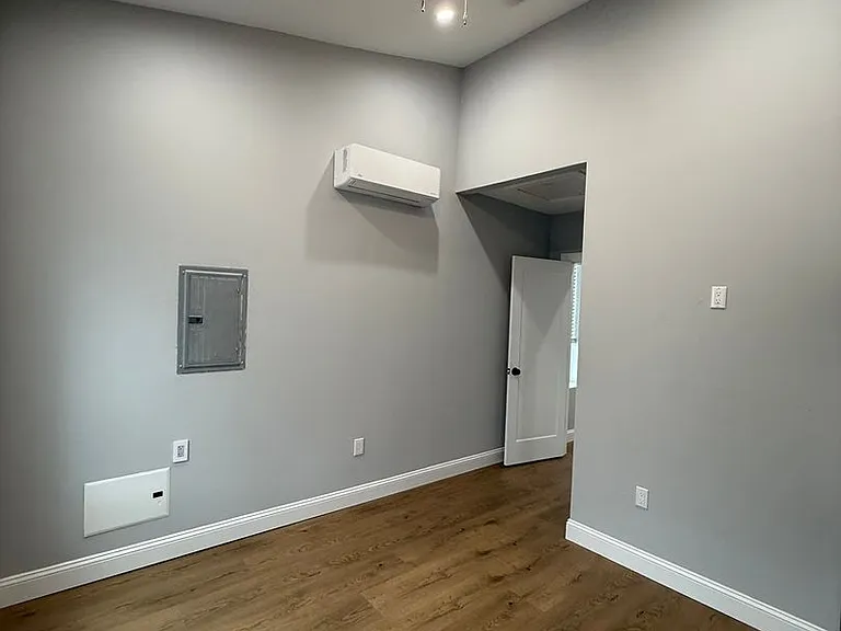 4722 Wellington St — Photo 7