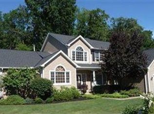 153 Bellflower Cir, Chagrin Falls, OH 44022