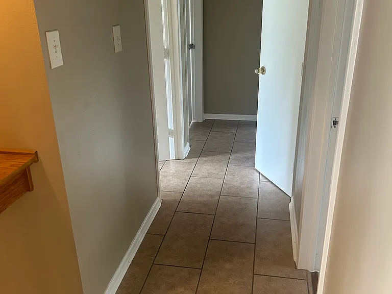 516 Mobile Dr — Photo 5