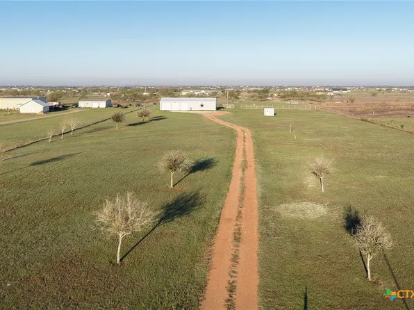 177 Leaning Oak Rd, Victoria, TX 77904
