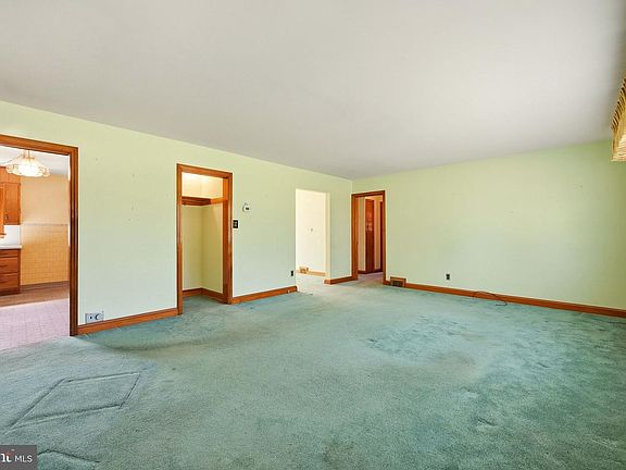 5th image of 51 Quaker Rd