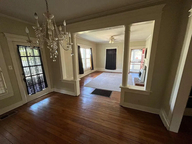 1511 N Main St — Photo 20