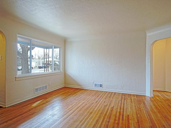 3rd image of 425 Sierra Dr SE