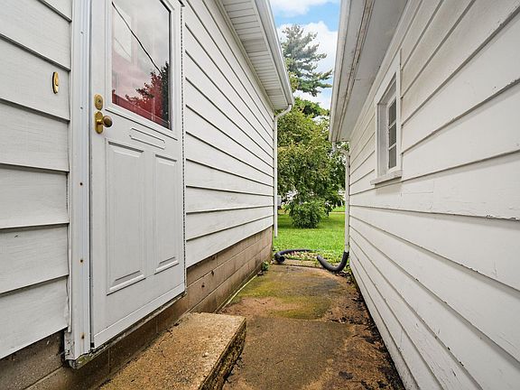 4th image of 309 4th St