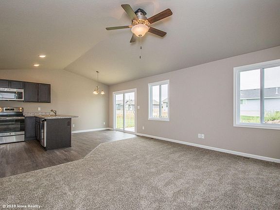 5th image of 216 Cedar Ln