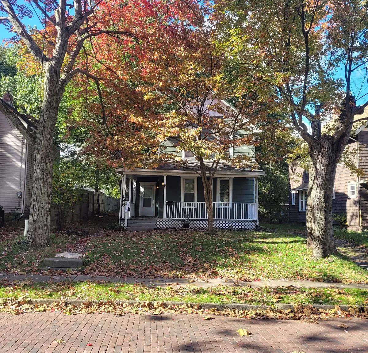 3 bed, $995 — Photo 1