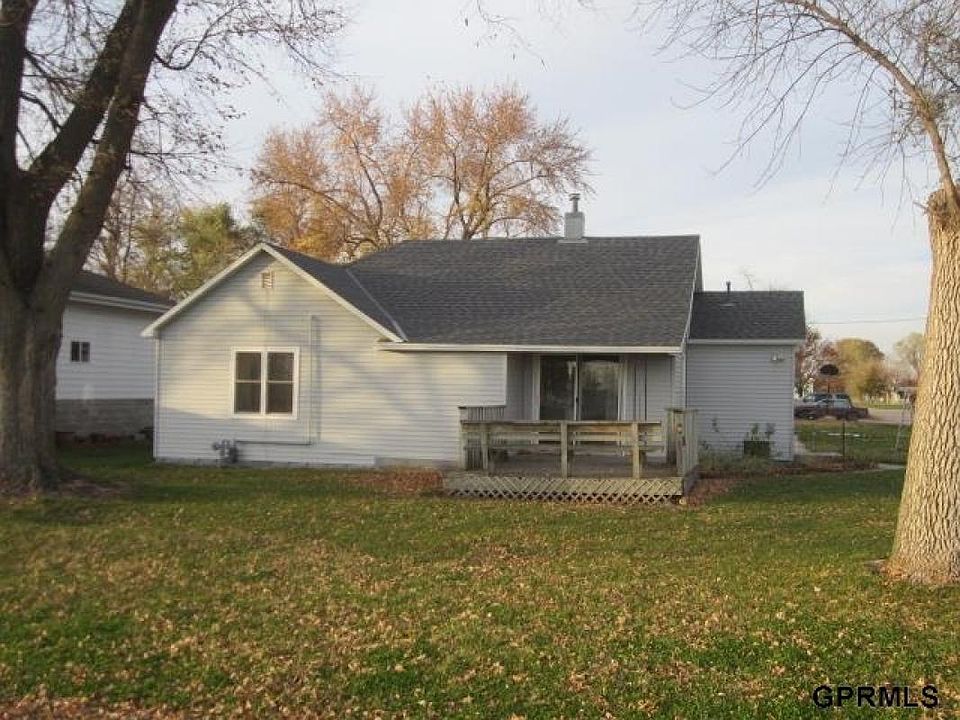 1st image of 840 E 8th St