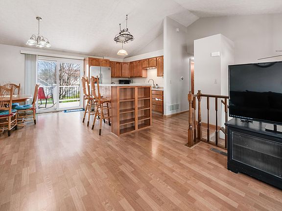 5th image of 4794 Augustus Ct