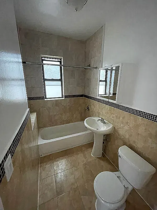 1635 Carroll Street — Photo 3