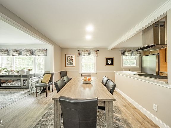 4th image of 930 Jameson Ct