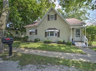 450 N Kenwood St, Argenta, IL