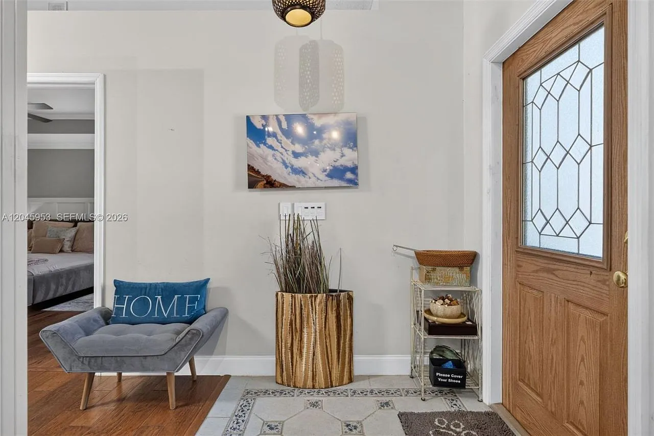 5 bed, 4.0 bath, 4035 sqft, $8,500 — Photo 4
